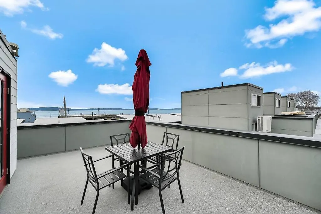 Modern 3 Bedroom Townhouse Just Steps To Alki Beach-1