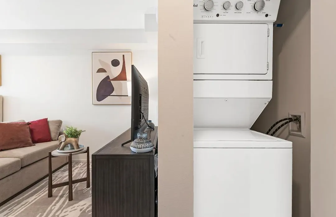 Modern Apartment In Prime Location Id9866X90-1