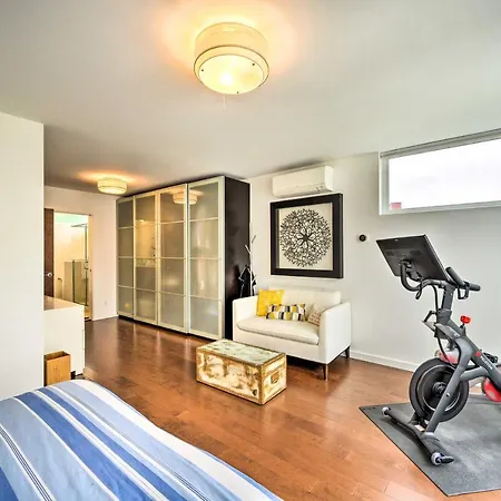 Urban Seattle Retreat With Rooftop Deck And Views-2