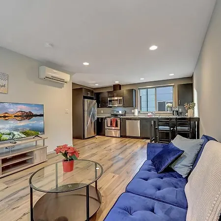Modern 3 Bedroom Townhouse Just Steps To Alki Beach-3