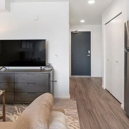 Modern Apartment In Prime Location Id9866X90-2